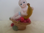 Композиция Ребенок в корзинке с фруктами., фото №2