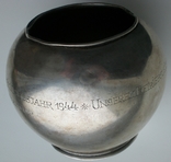 Puchar srebrny 166 g 900-karatowego \"... w 1944 roku wojny...\", numer zdjęcia 2