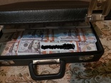 Дипломат с деньгами 100$ купюры Сувенирные деньги, фото №5