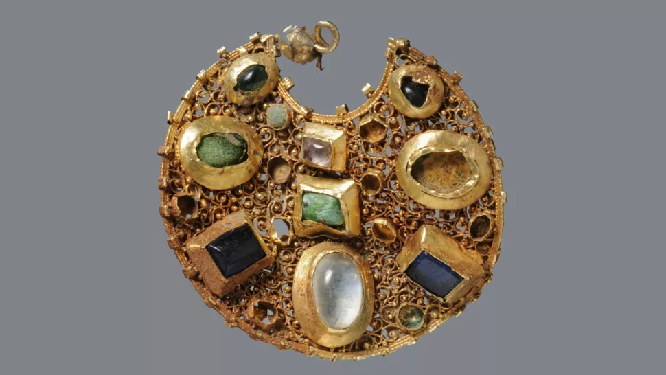 A gold earring in the Byzantine style was found by a metal detector. Photo: ALSH