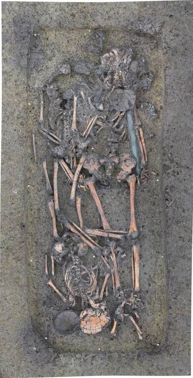 A burial in which perfectly preserved weapons were found.