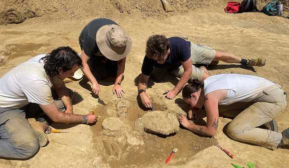 University at Buffalo and international students excavate one of the burials at Podere Cannicci in Tuscany. Photo by IMPERO Project