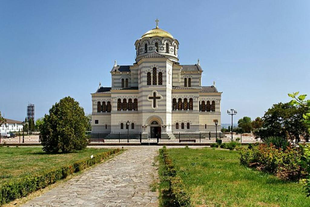 Photo: Wikipedia. Volodymyr's Cathedral.
