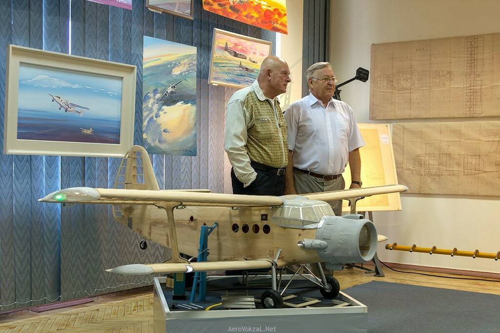 Leading designer of the Antonov Company O. Kalinin (left) and the company's veteran A. Belanov in the museum