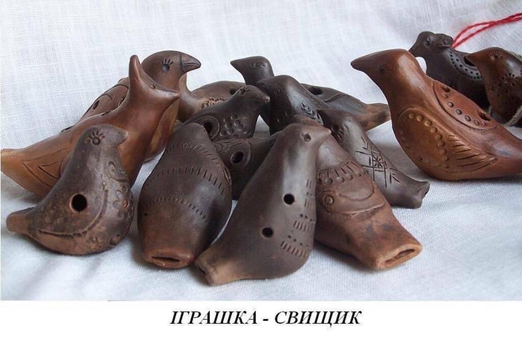 Traditional Ukrainian ceramic toys.