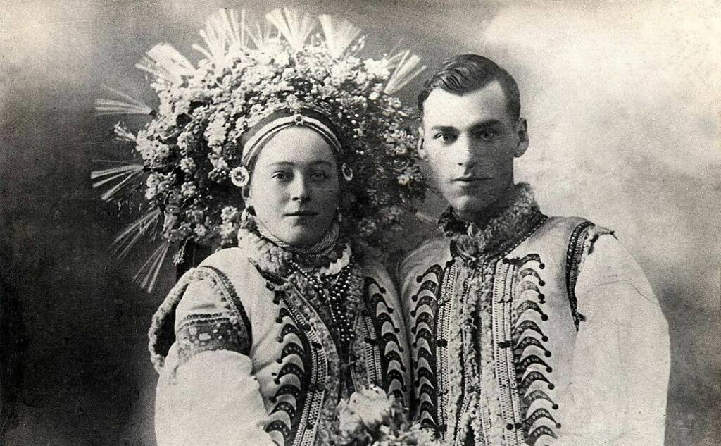 Wedding couple, Ivano-Frankivsk region, Kornych village, 1933. Photo: I. Honchar's album 
