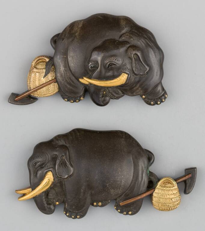 Менукі у вигляді слона з кошиком і мотикою. Сібуіті (сплав срібла і міді), золото, мідь. Японія, період Едо, сер. XVIII століття