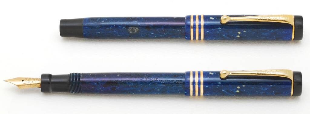 Parker Lady Duofold – Lapis Lazuli Blue. Дизайн із затискачем і трьома кільцями на ковпачку. Канада, бл. 1925–27 роки