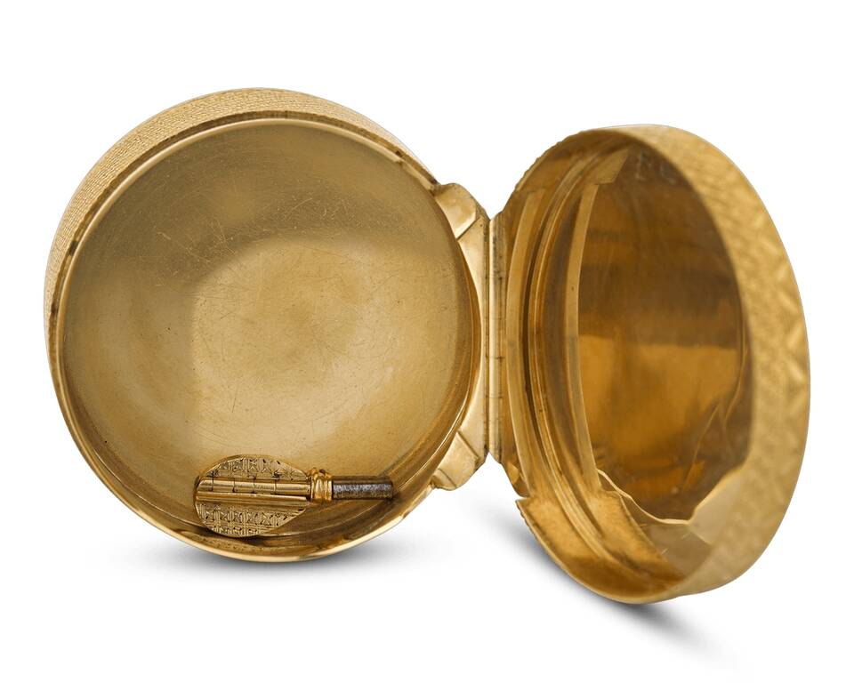 Табакерка з годинником. Золото 750 проби. Діаметр 5,1 см. Майстер: Барнабе Саржере. Франція, Париж, 1752 рік