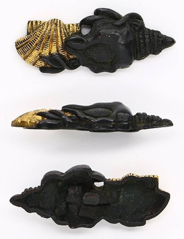 Менукі у вигляді молюсків і водоростей. Сякудо (сплав міді та золота) з позолотою і гравіюванням. Японія, період Едо, 1603–1868 рр.