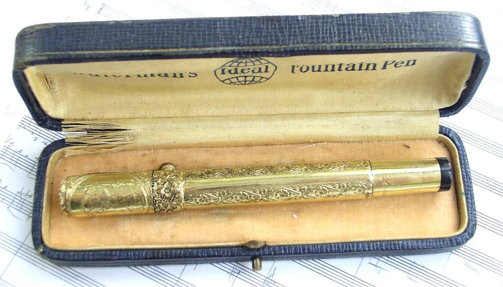 Waterman 42 Safety pen із золотим покриттям 18 K.R. (Rolled gold). Рослинний орнамент на корпусі та портретом Артеміди на ковпачку. Італія, 1920-ті рр.