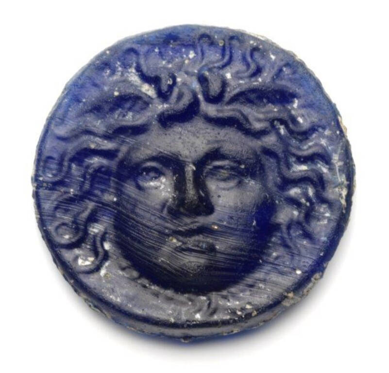 Скляна фалера з головою Медузи Горгони. Римська імперія, сер. I століття