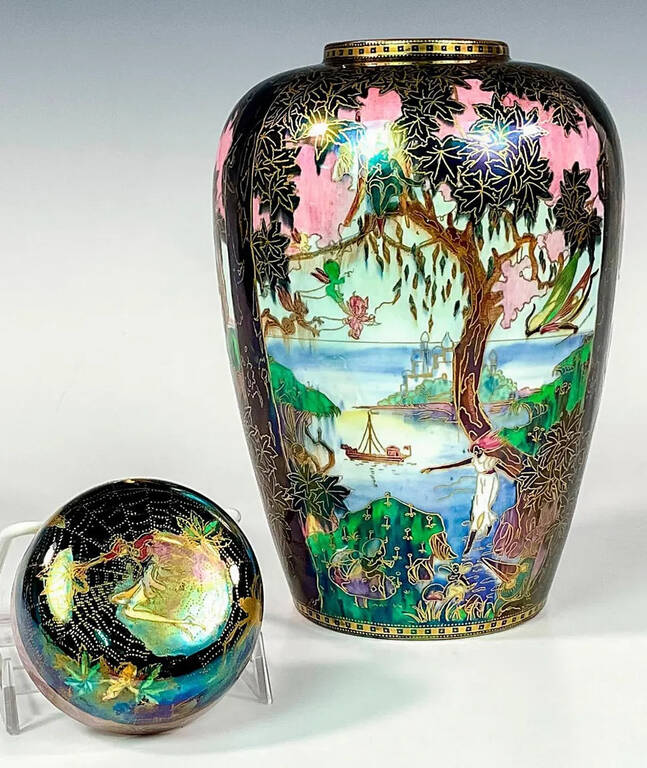 Порцелянова фаза «Безпорадна листяна фея». Дизайн Fairyland Lustre. Розміри 15,9×24,1 см, Англія, 1920-ті рр.