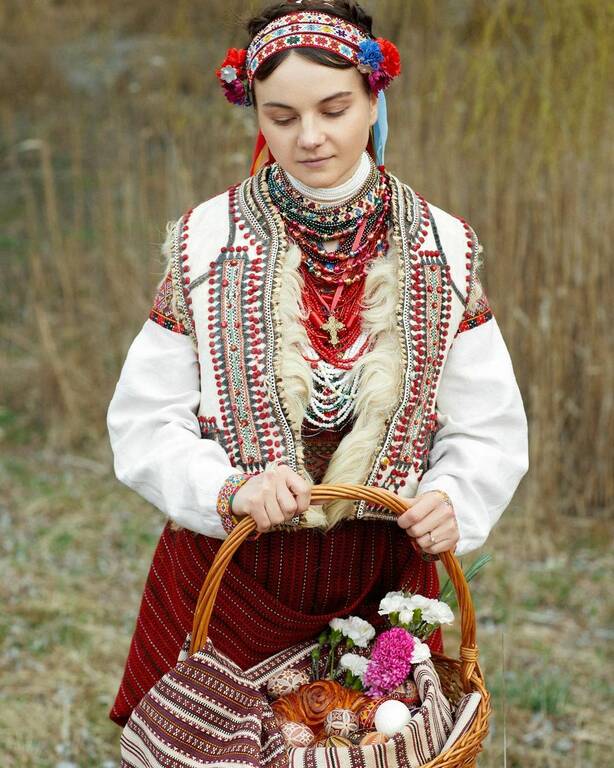 Відреставрований Снятинський кептар «калинка» (одягнений на модель)