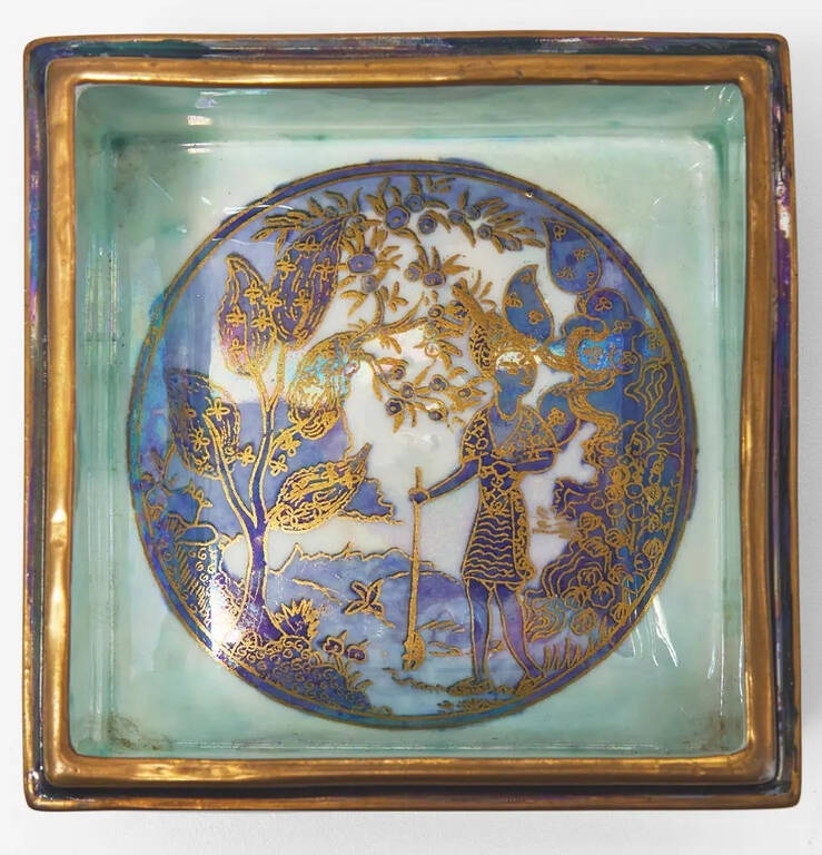 Скринька з візерунками Нізамі. Кістяна порцеляна, дизайн Fairyland Lustre. Розміри 6,6×10× 10 см. Англія, 1920-ті рр.