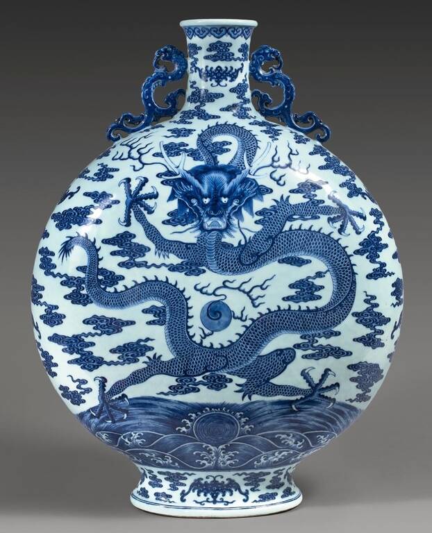 Порцелянова колба з драконом. Китай, династія Цін, імператор Цяньлун (1735–1796)