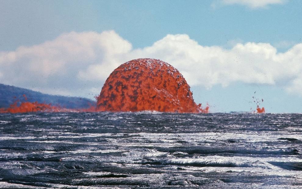20-meter lava ball, which turned paradise Hawaii into hell