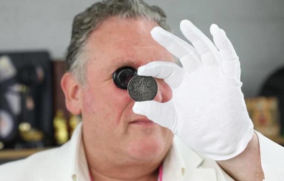 69-year-old Englishwoman in the attic of her own house found a coin from the series 