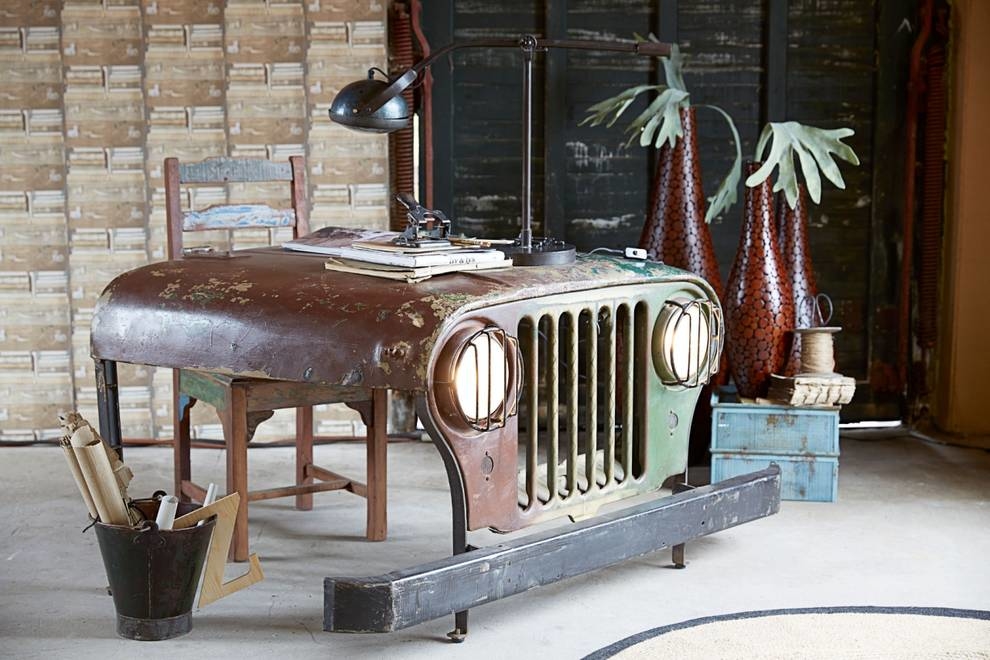 Оригинальный стол из кузова старого автомобиля