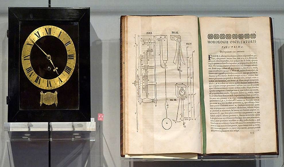 October 4: Huygens patent, Gothenburg football club and Tu-154