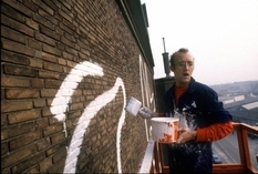 More than 30 years, the work of the famous artist hid the gray wall