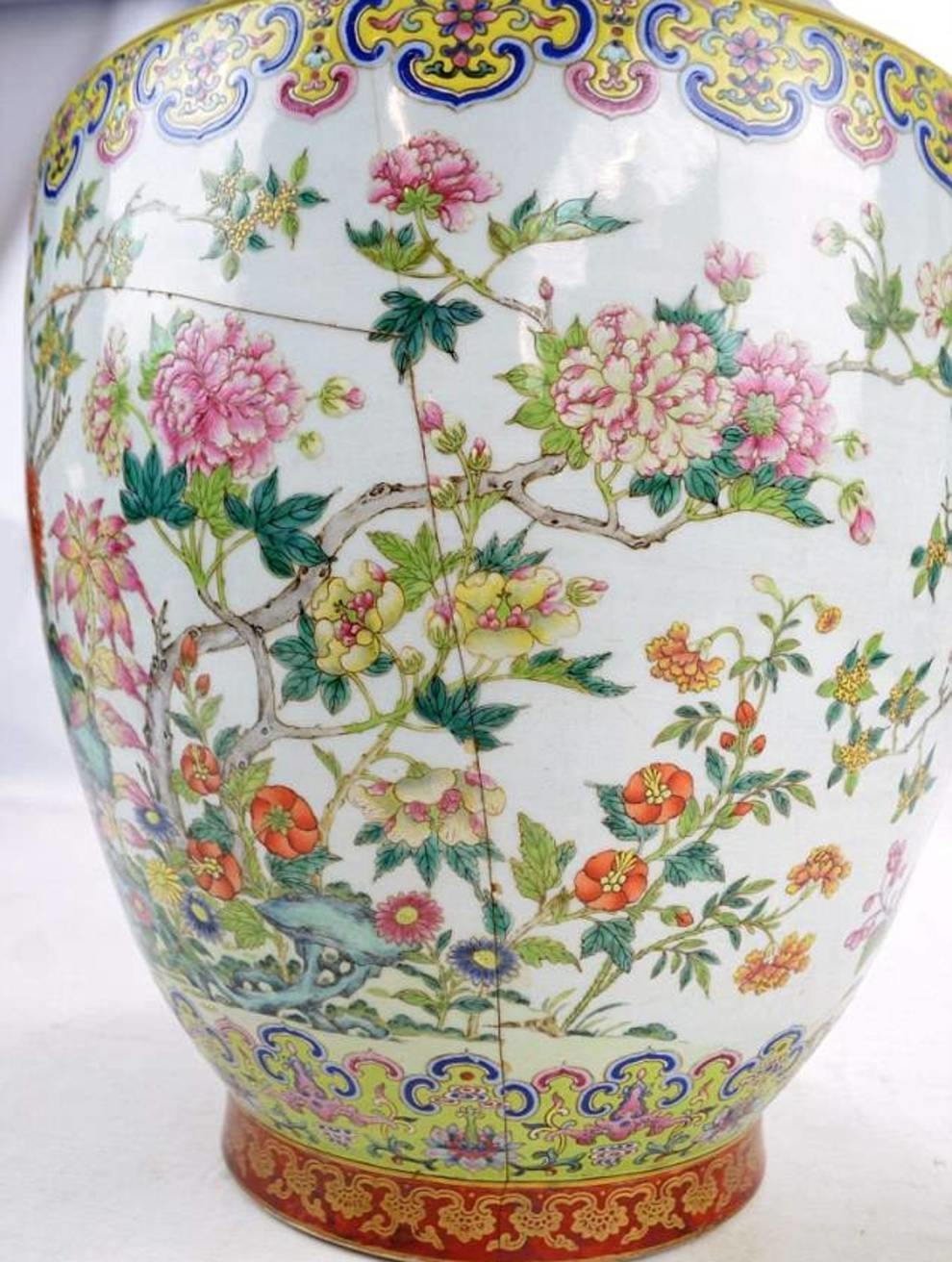 Once this vase was bought for 200 pounds and did not attach any importance to the imperial stamp on its bottom