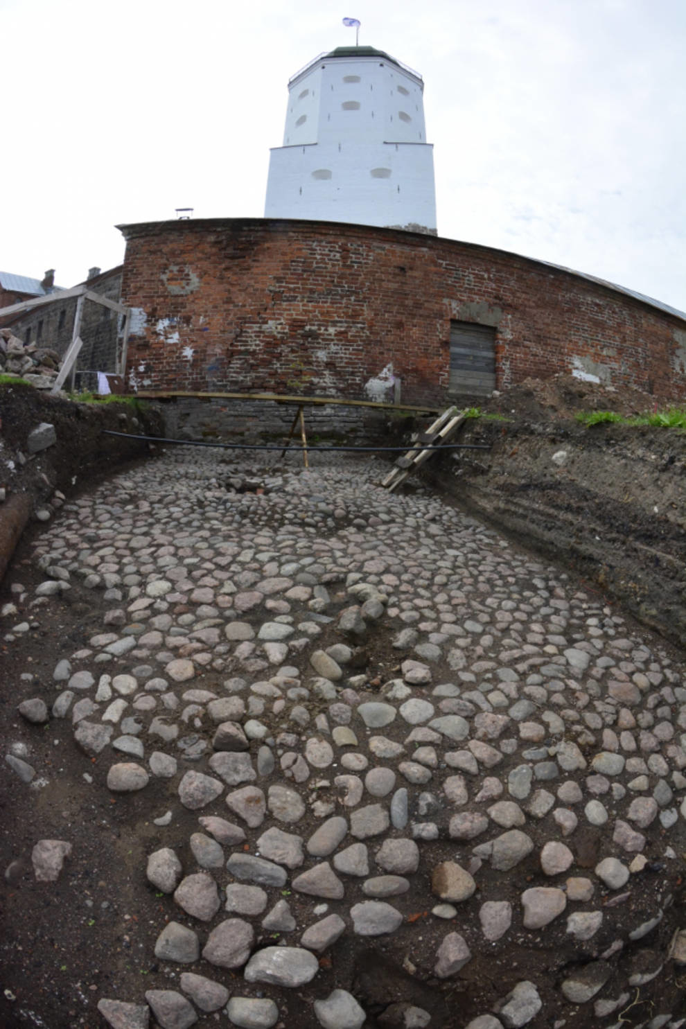 Under the wall of the Vyborg Castle found monetary treasure