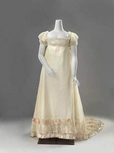 Цветы, пышные юбки и воланы: как менялся главный наряд невесты за 200 лет