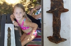 8-летней шведке удалось найти в озере древний меч