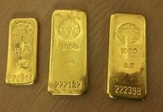 Золото з шафи: німець відніс знайдені злитки в Бюро знахідок