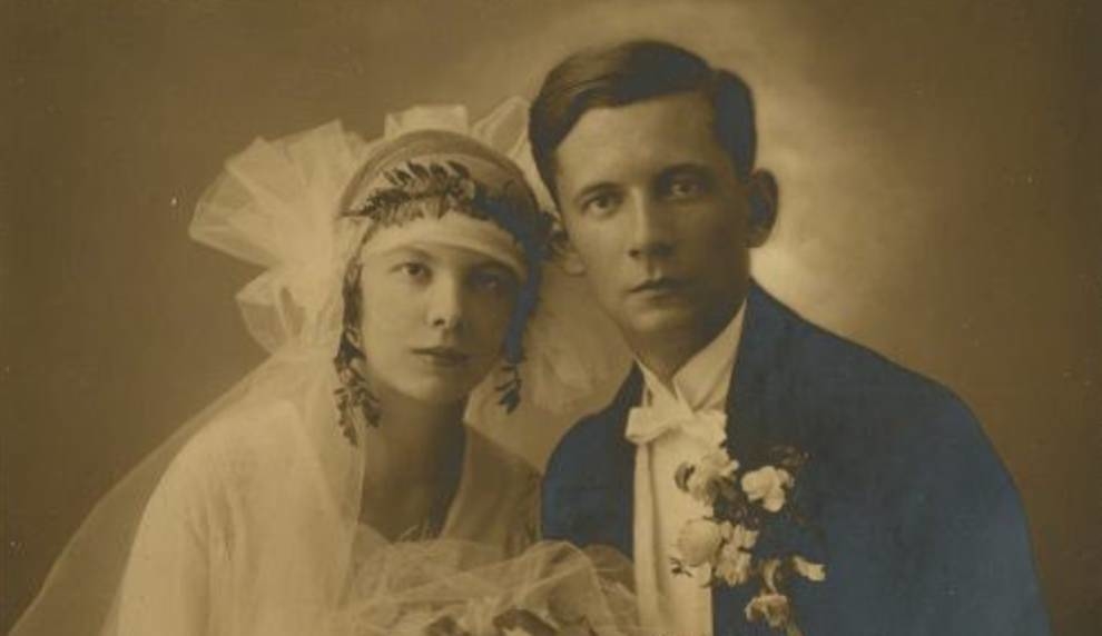Lovers and excitement: Lviv newlyweds in the photographs of the first half of the twentieth century