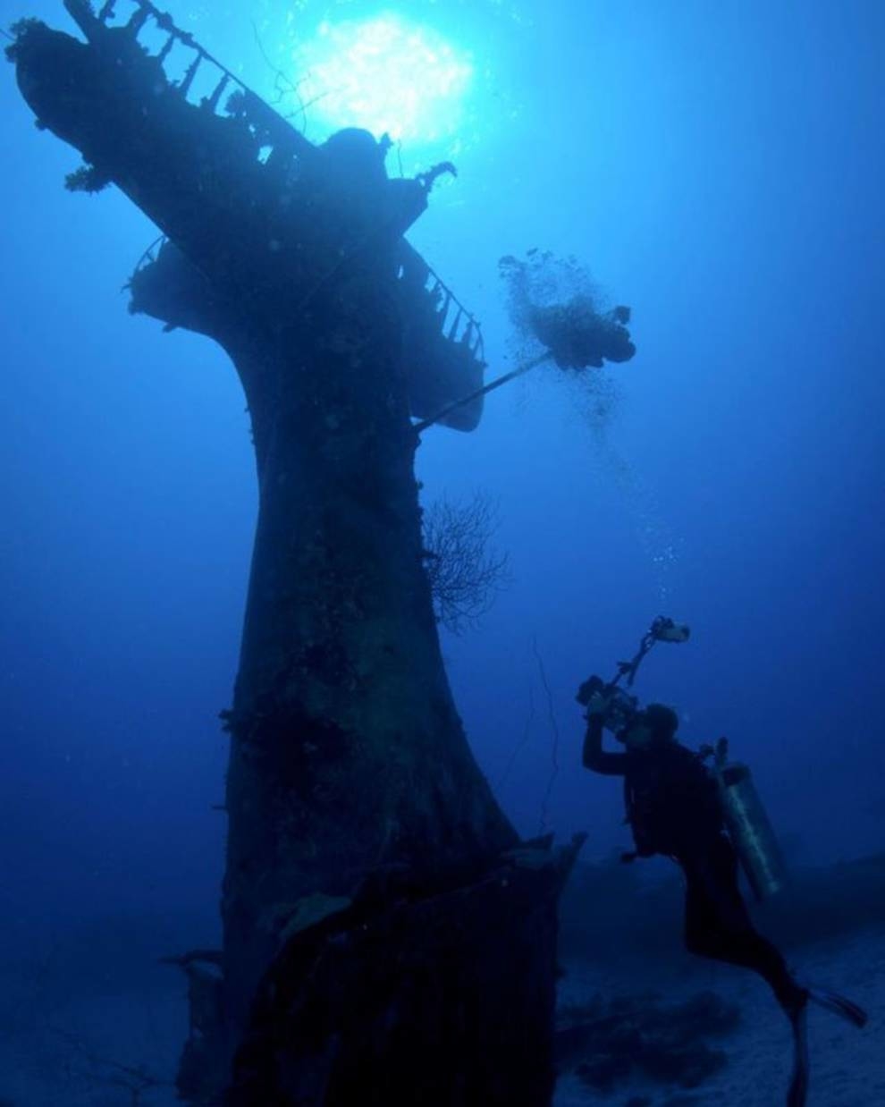 Чергова фотосесія закінчилася знахідкою підводного кладовища літаків