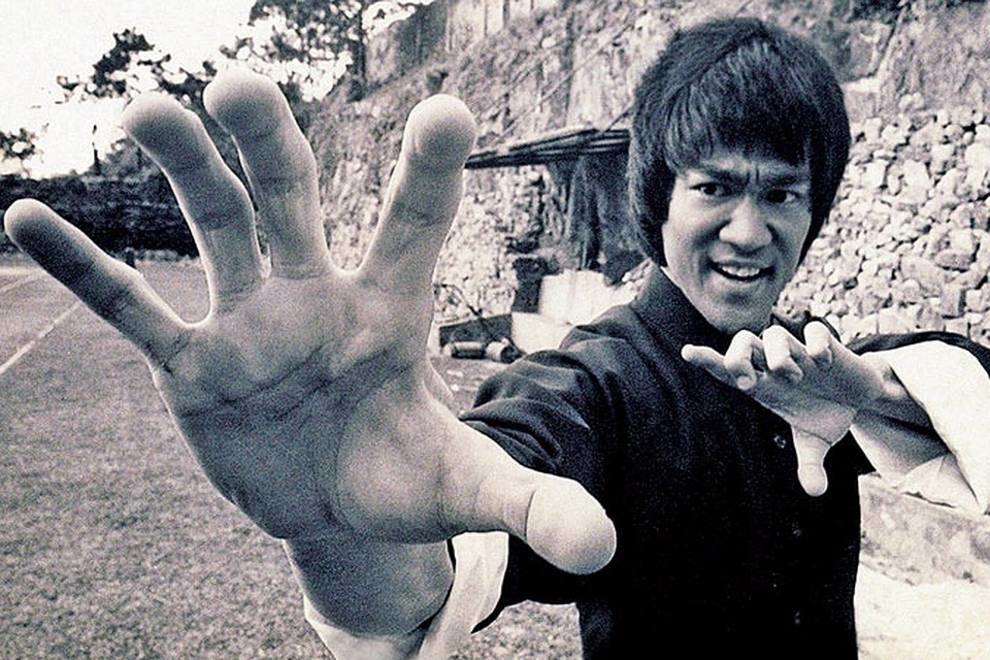 Bruce Lee home workout: rare video