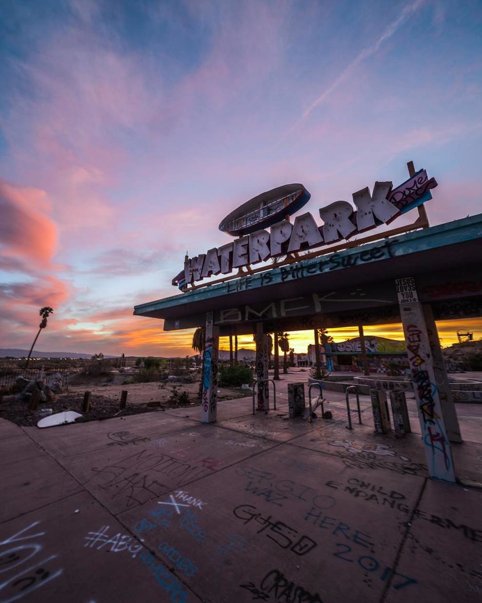 America without people: a photographer taking pictures of forgotten panoramas