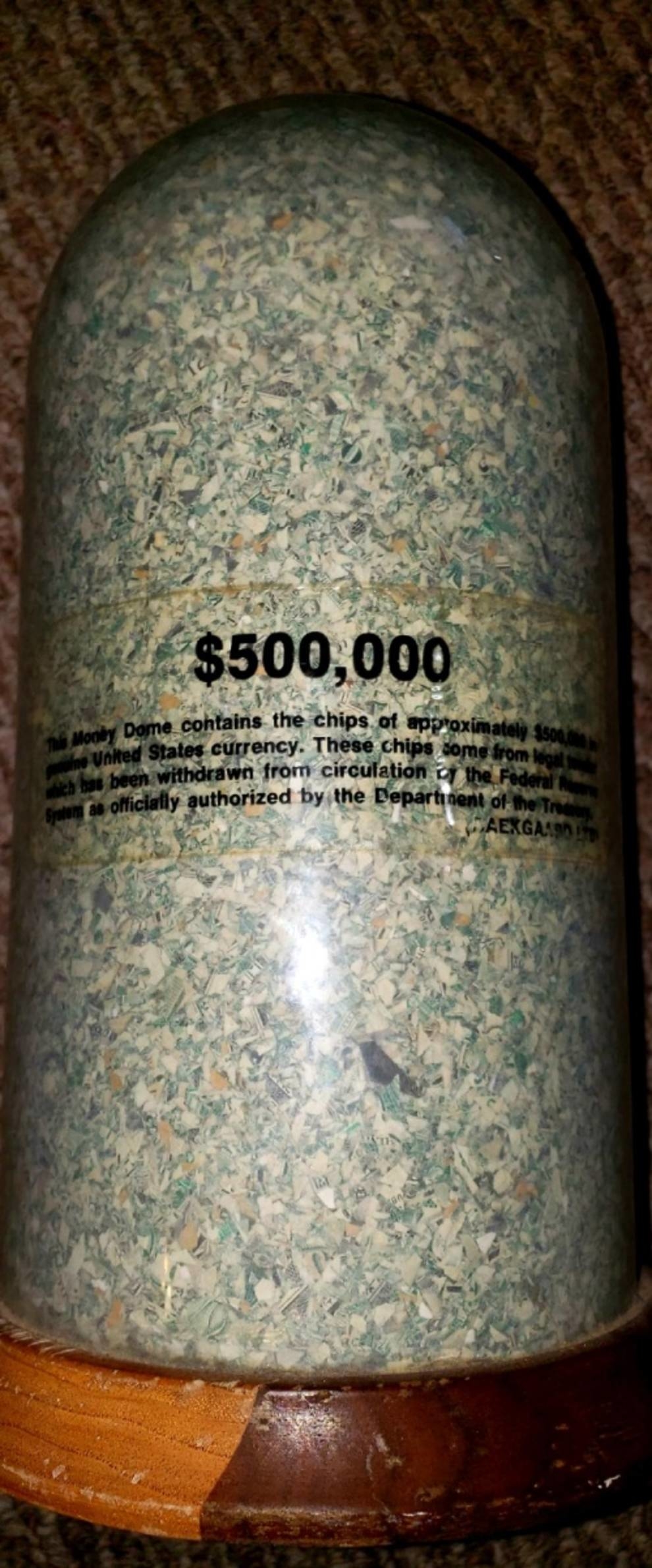 American found 500,000 dollars in small pieces