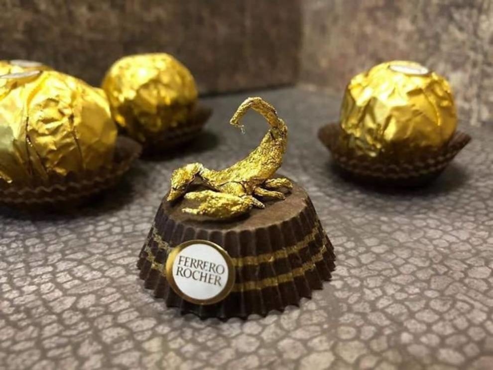 Make foil candy: Chinese creates animals from Ferrero Rocher wrappers