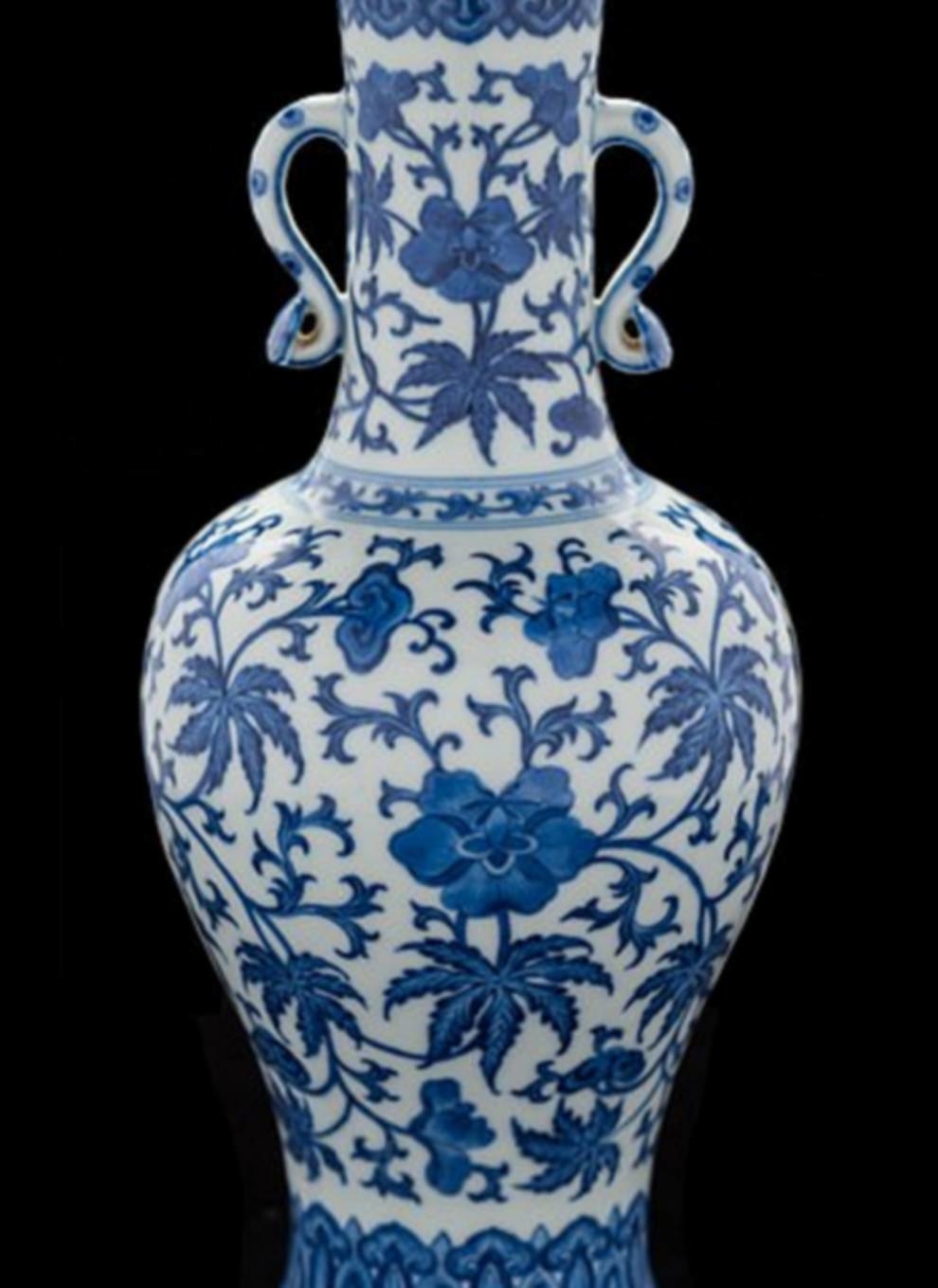 For 20 years, this Chinese vase lay in the attic until it was shown to the experts