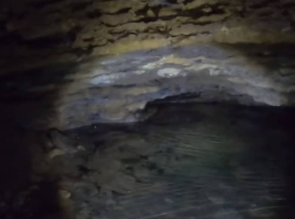 Блогер из Мелитополя показал древнюю пещеру духоборов