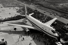Boeing 747: first flight