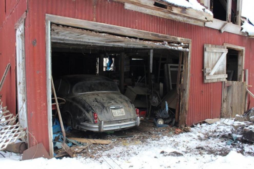 36 years Jaguar Mk II stood in the garage until he was found by a real estate agent