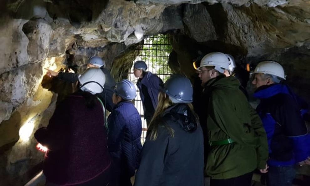 Заклинання, які відлякують духів, виявили в одній з печер Британії