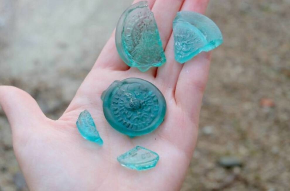 200-year-old glass bottle and ring: unusual finds from a Slovenian resident