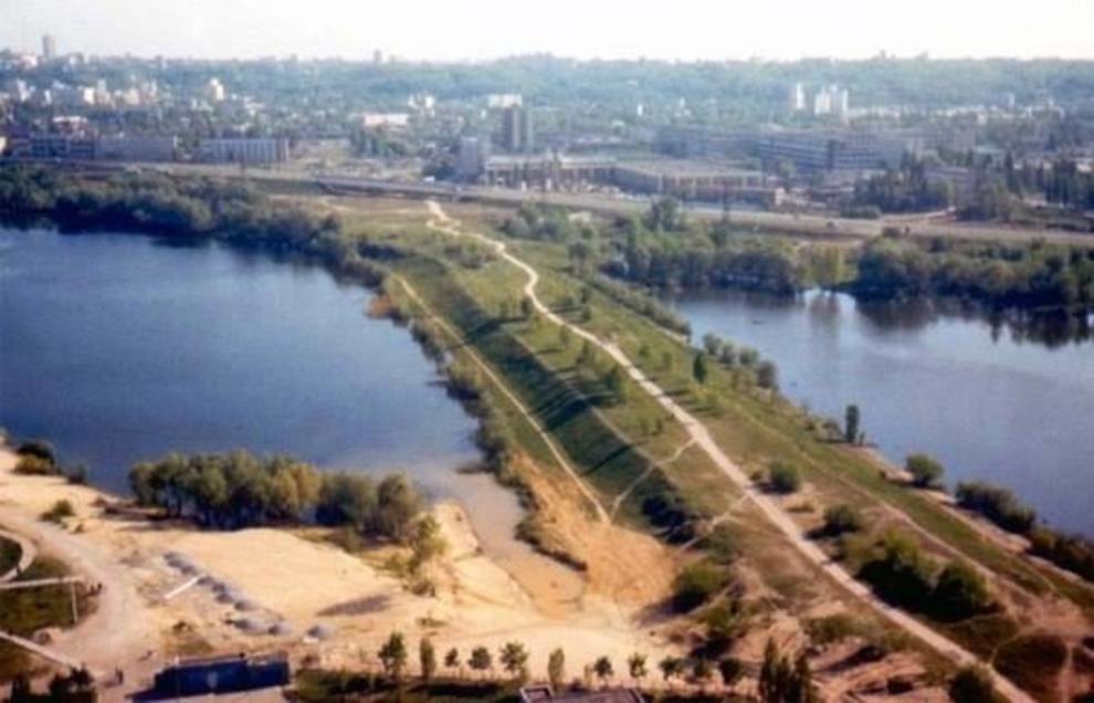 Fountains and lots of greenery: Obolon in Kiev in retro shots of the 1980s