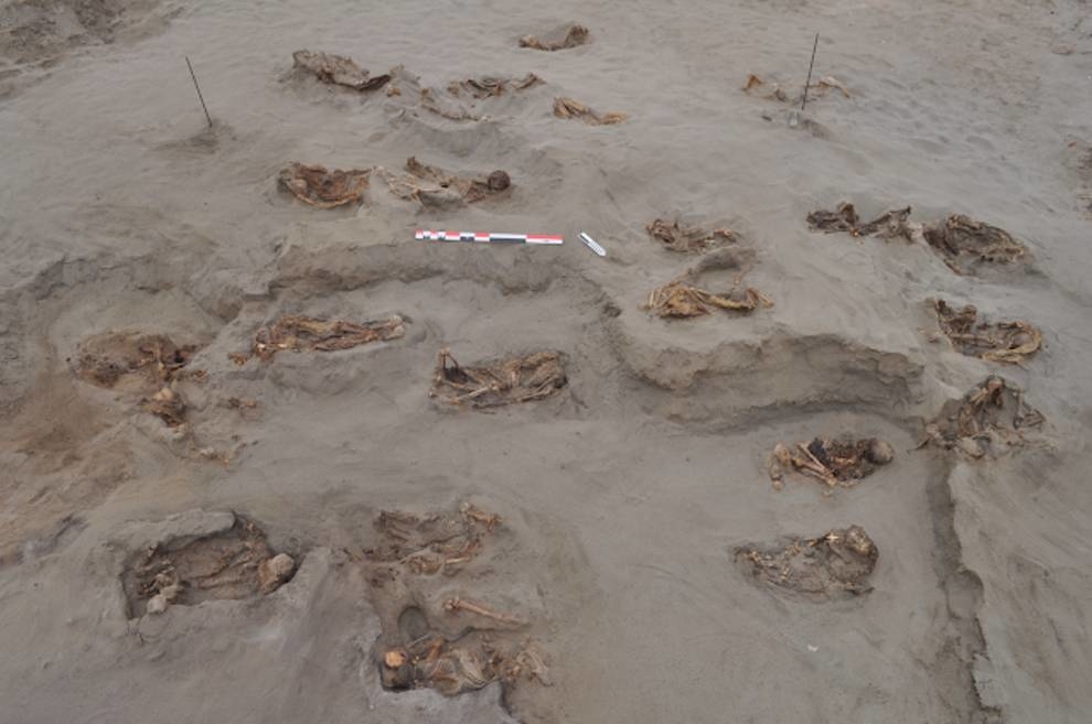 Why did hundreds of children and lamas become objects of sacrifice in the north of Peru?