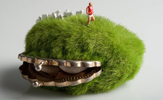 Miniature worlds on wallets, powder boxes and teapots