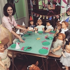 This married couple lives with a small collection of dolls, as with their children