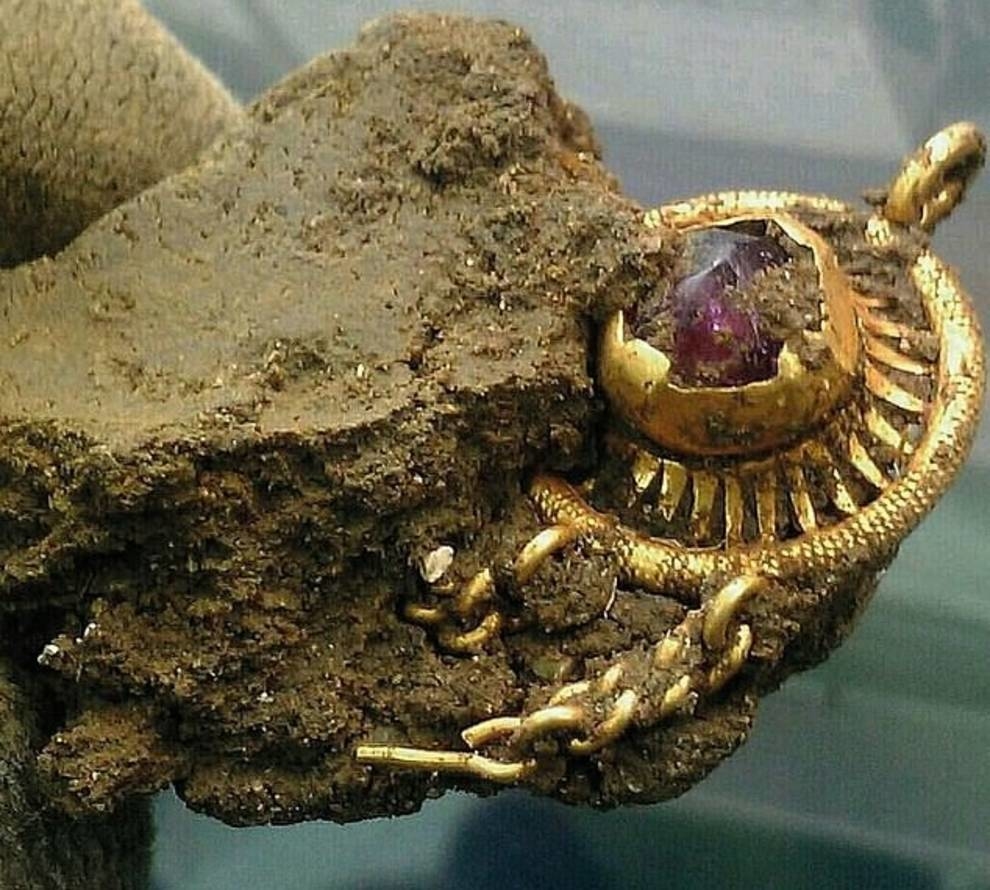 The British found a precious decoration that could belong to Edward IV