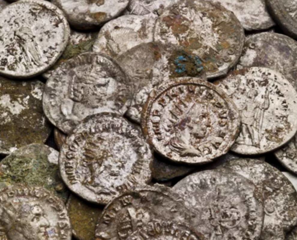 30,000 ancient Roman coins from the English city of Bath