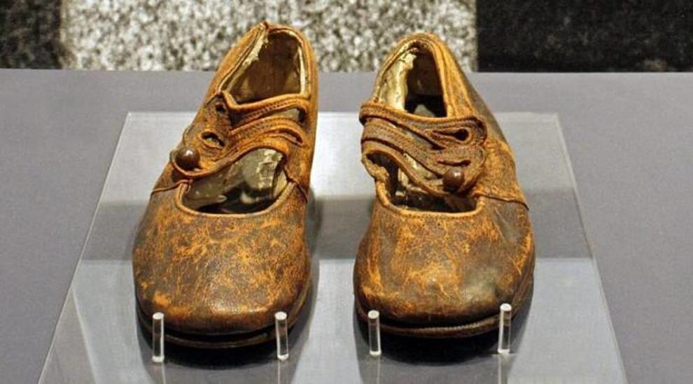Unknown boy from “Titanic”: how could scientists find a little owner of brown shoes?