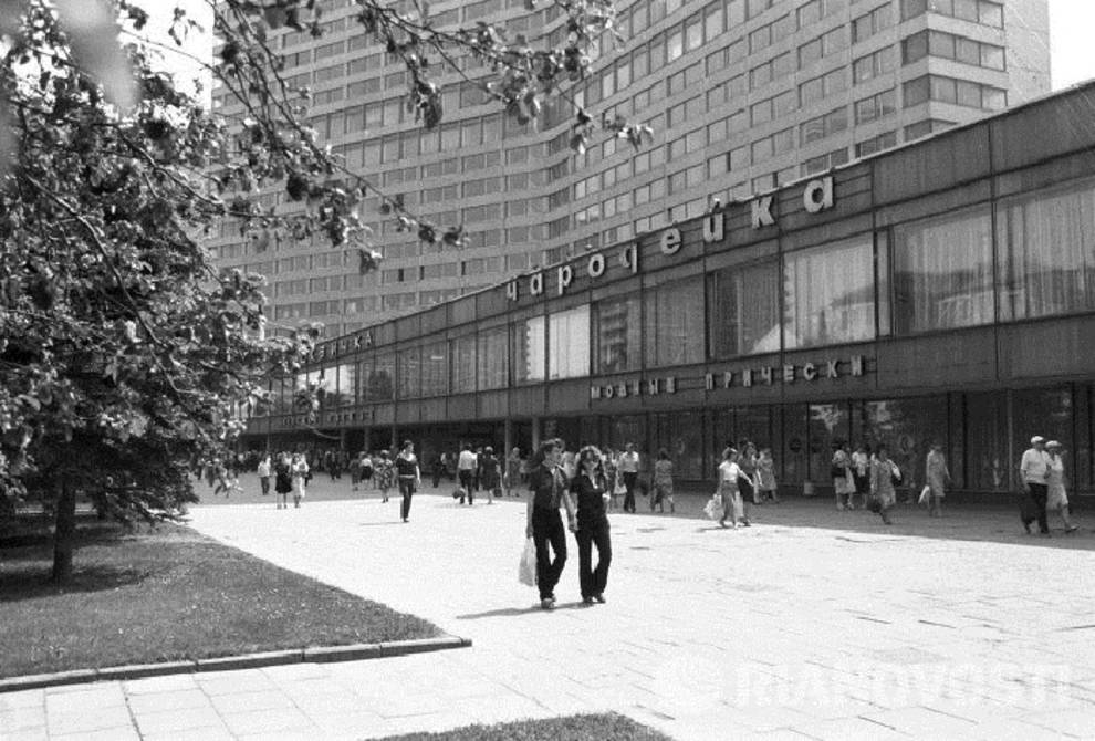 “Babetta failed, we will drape”: a selection of photos from Soviet beauty salons